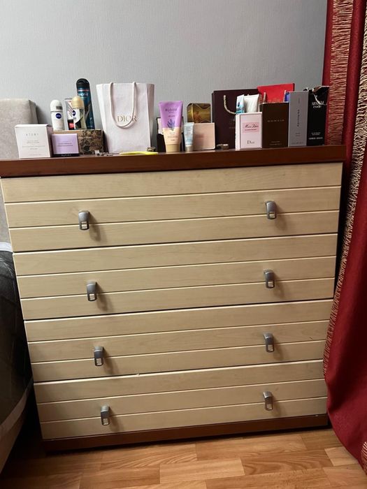 Шкаф и тумба хорошего состояния