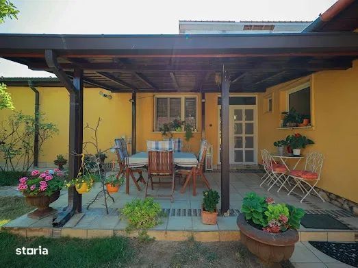 Casă de închiriat