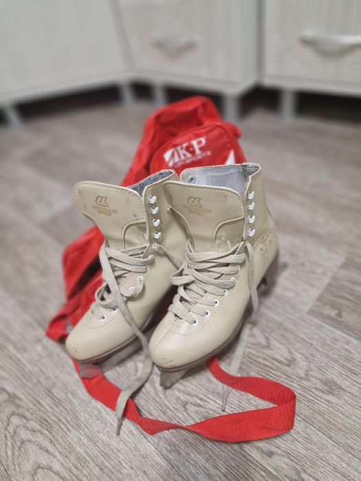 Продам фигурные коньки