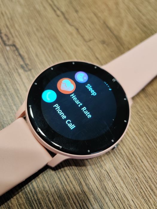 Продавам Смарт Часовник с 3.25см пълен сензорен екран