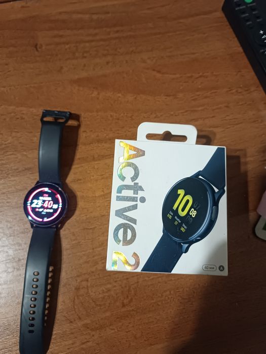 Продам смарт часы Samsung Galaxy Watch Active 2