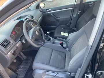 Продавам golf  V