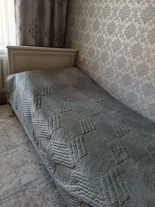 Продам  пенал , стол письменный - рабочий +кровать  производство Белар