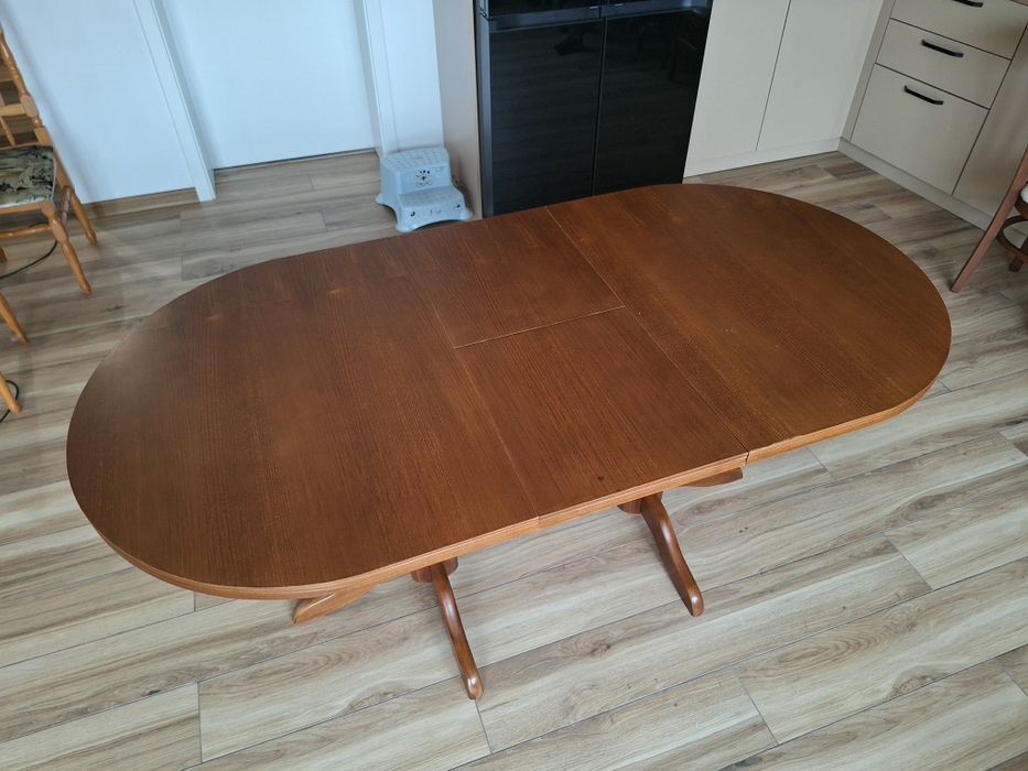 Трапезна дървена маса