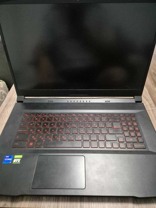 Продавам gейминг лаптоп MSI Katana GF76 11UE