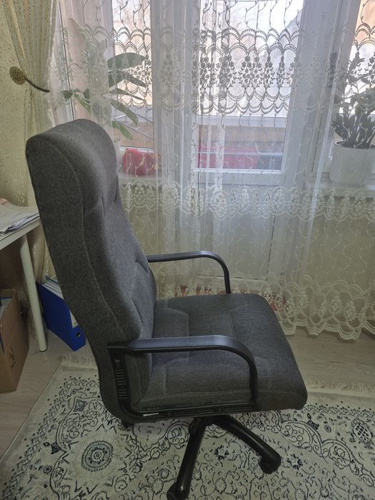 Кресло офисное в хорошем состоянии