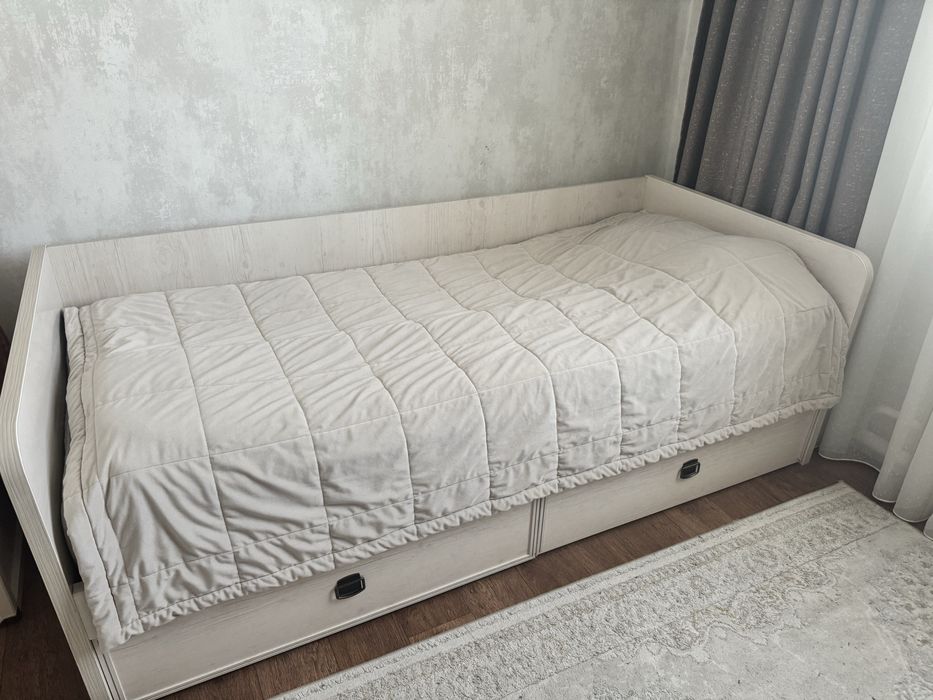 Продам кровать 90 на 200