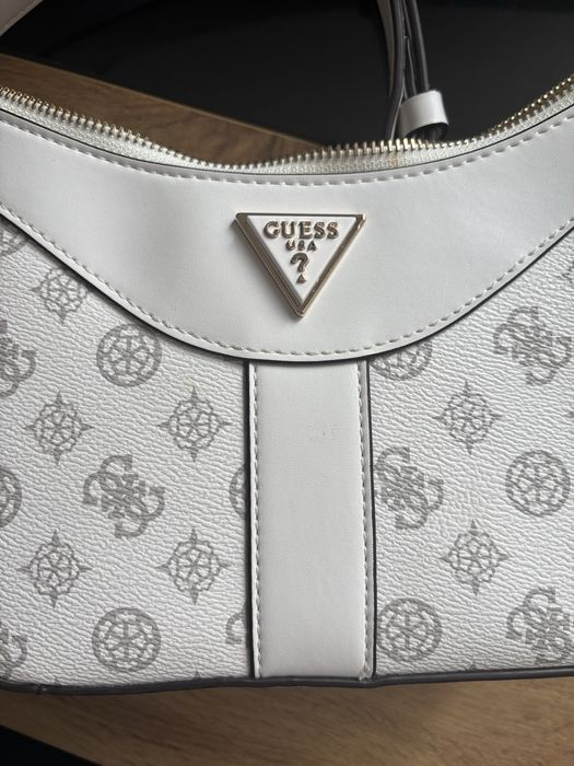 Guess бяла чанта