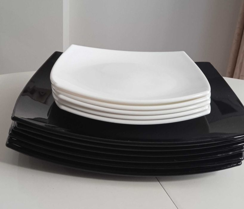 Френски сервиз на маса