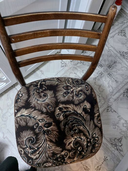 Продам стулья 5000 за шт.