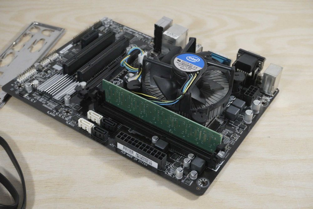 1150 bundle: H81m дъно + Pentium G3220 + 4GB DDR3 /вкл. ДДС