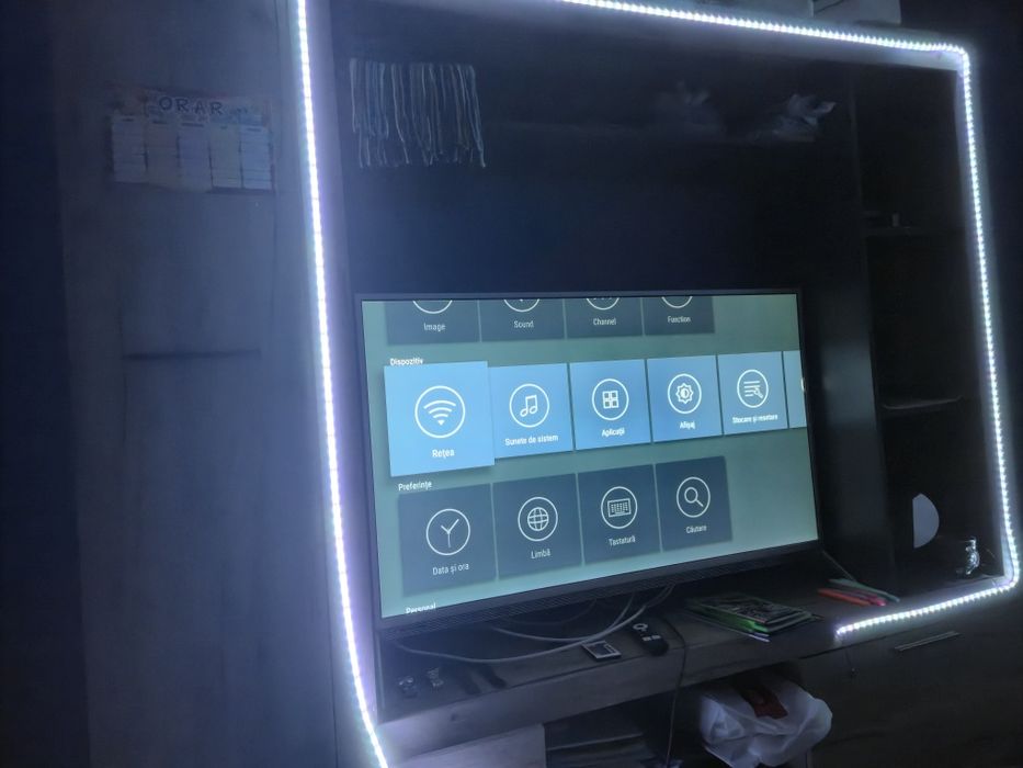 Continental Edison Smart LED cu diagonala de 49 de inchi (124,5 cm), rezoluție UHD 4K și sistem de sunet JBL integrat
