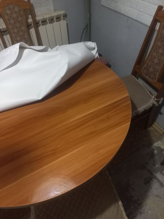 Продам стол,стулья.