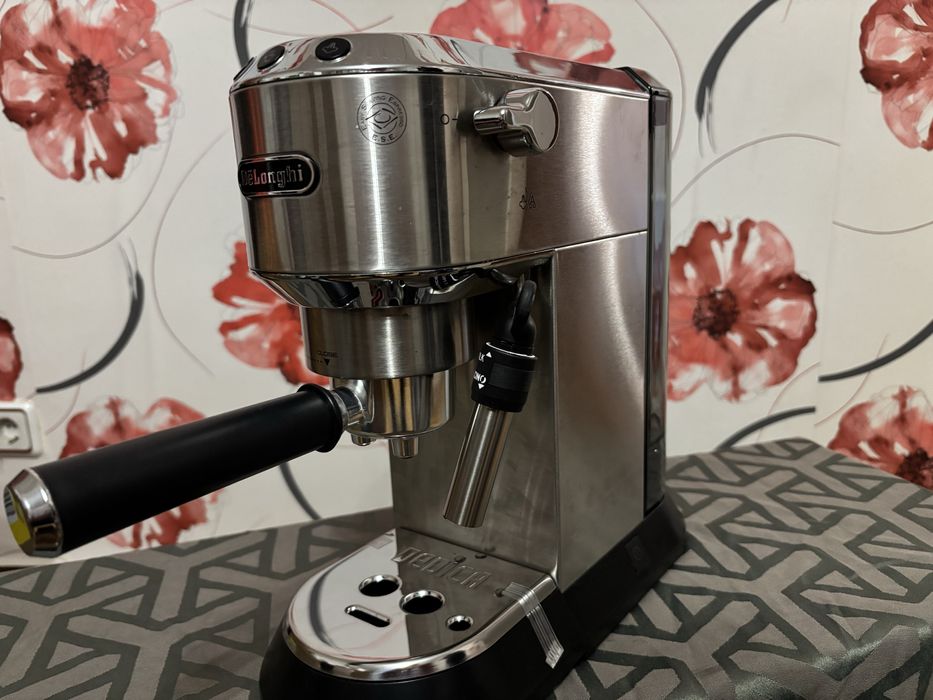 Кафемашина DeLonghi EC685.M DEDICA
