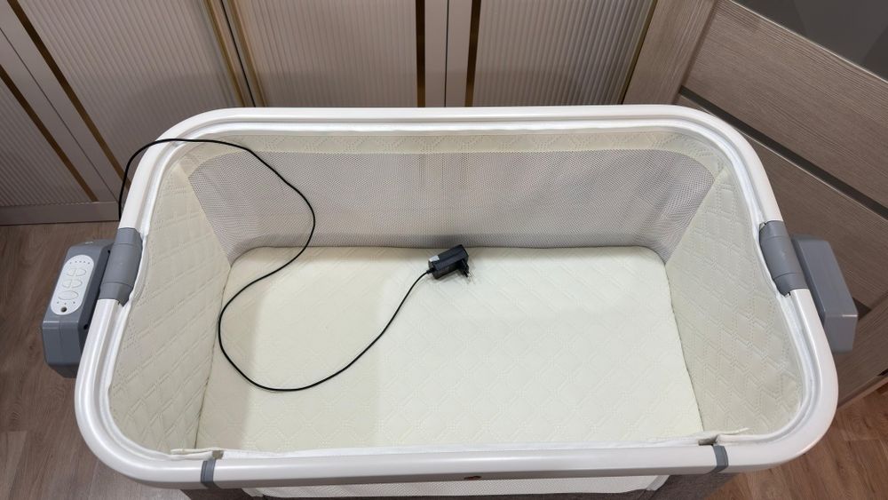 Продам качелю-кровать ,.