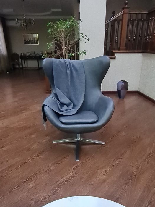 Продаётся комплект мягкой мебели из 6 предметов.