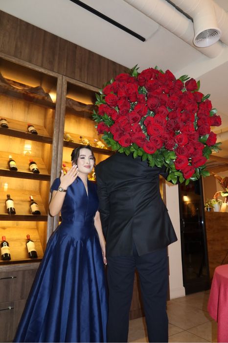 Продам одинаковые платья в двух расцветках