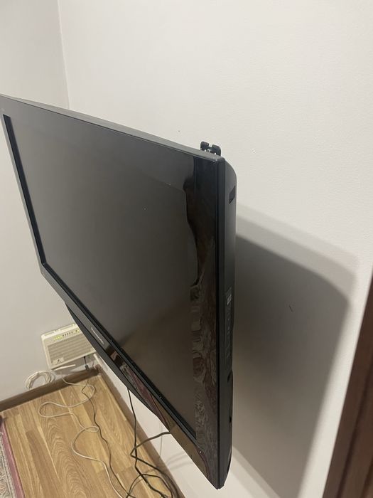Продам телевизор Panasonic VIERA 37 LCD с кронштейном