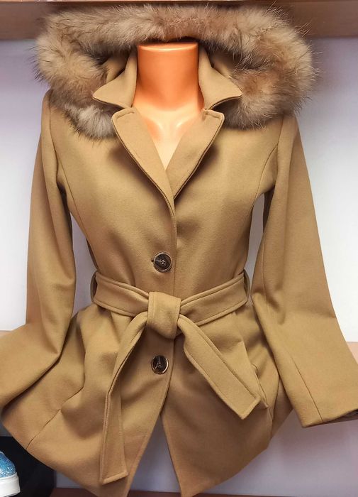 Дамско палто с качулка с пух