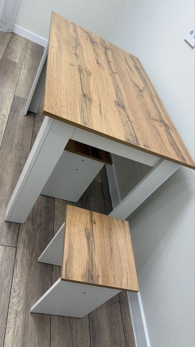 Стол со стульями