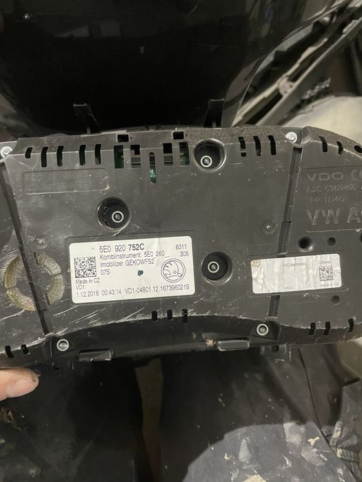 Дистроник медия оправление за климатик средна решетка фар а хароген за