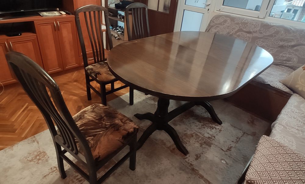 Масивна трапезна маса