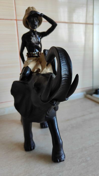 Decoratiune elefant răsina dura