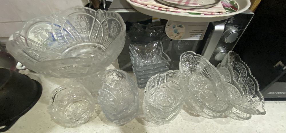 xrustalniy idishlar srochna sotiladi!!