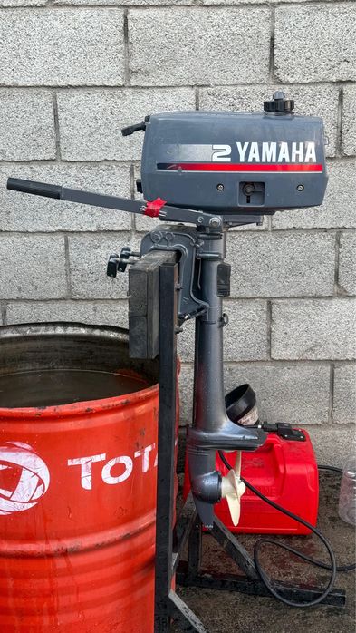 Лодочный мотор Yamaha 2