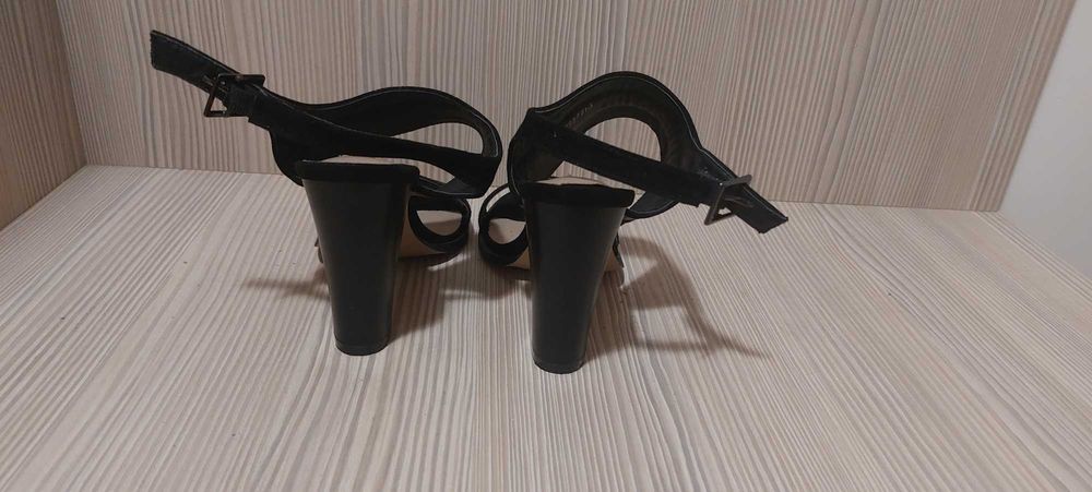 Sandale cu toc, negre, elegante,masura 39