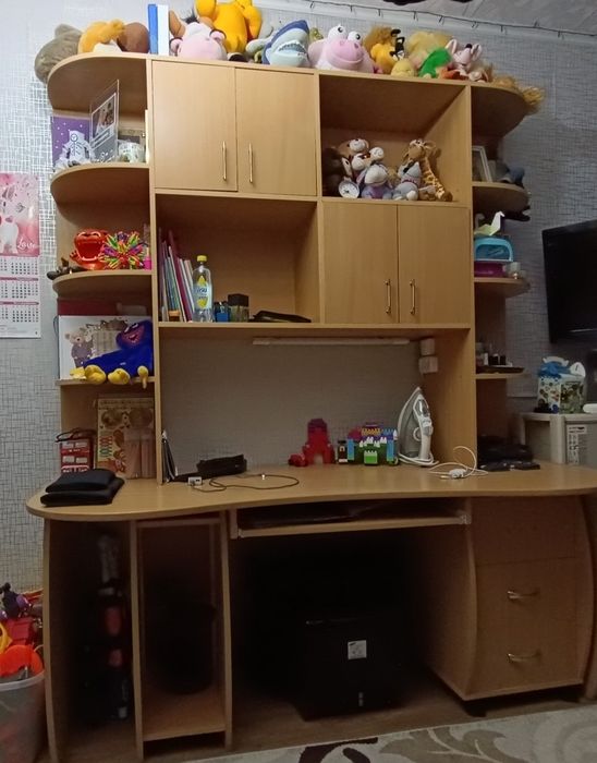 Компьютерный стол,шкаф!