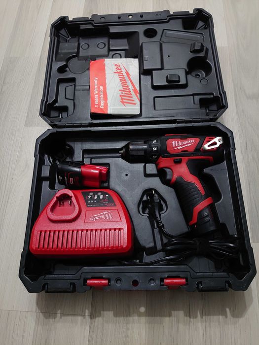 Акумулаторен винтоверт Milwaukee M12 BDD-202C 12 V, 30 Nm