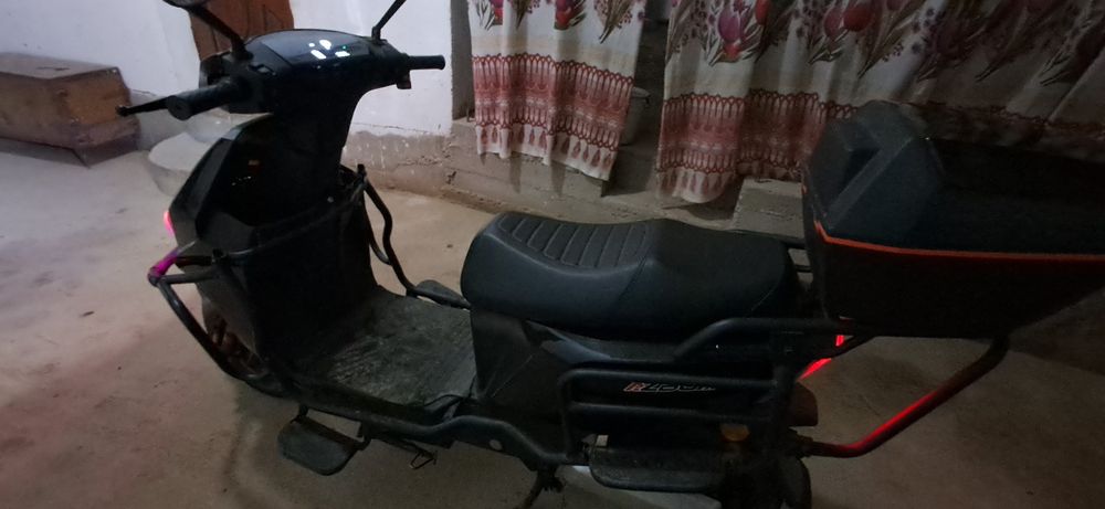 Elektron skuter Azboa