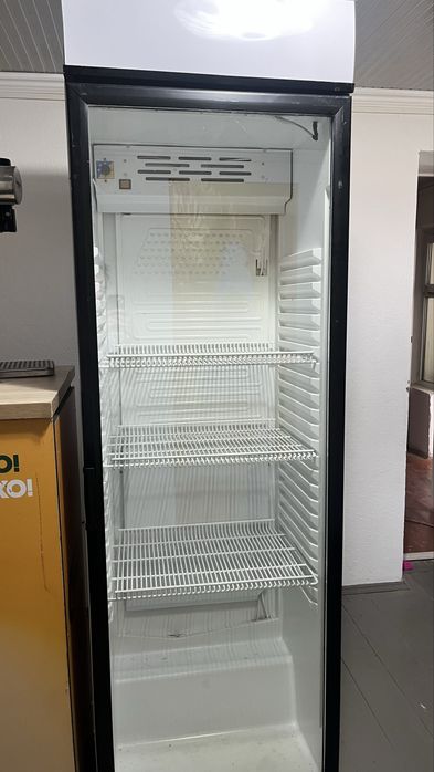 Витринный холодильник
