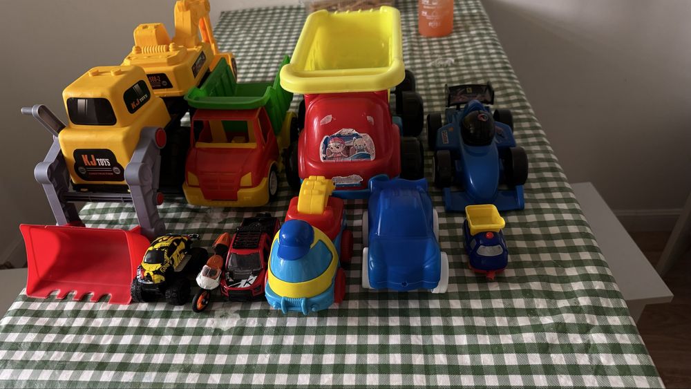 Продам машинки игрушки
