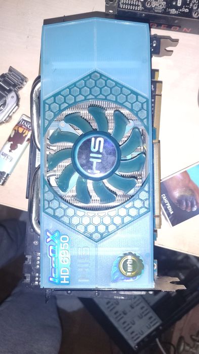 Radeon 6900 на 2 гб.