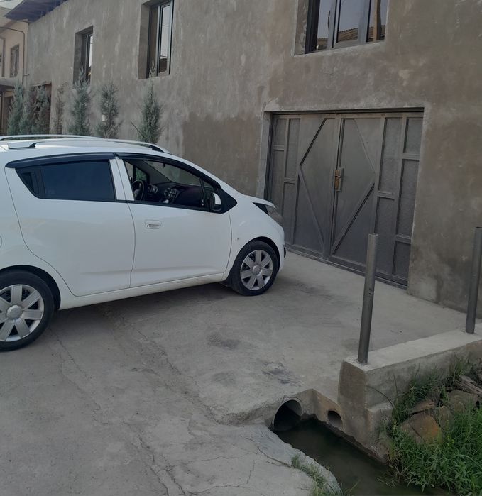 Уй сотилади.  Uy sotiladi.  Дом продаётся.