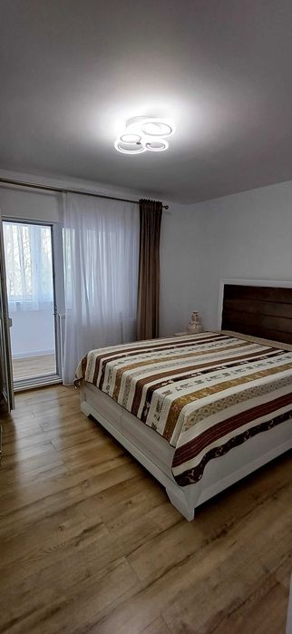 PROPRIETAR Închiriez apartament cu 2 camere  60mp