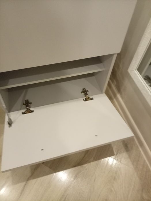 Продам обувницу , в нормальном состоянии