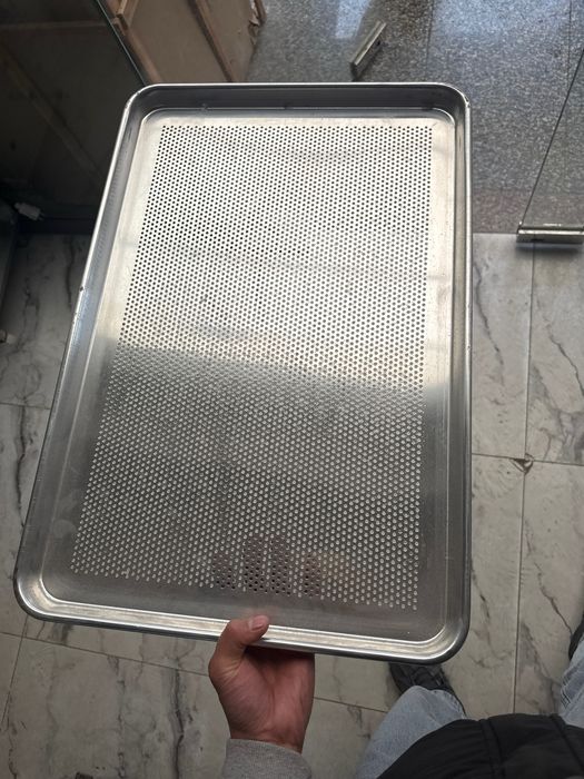 Противень с дырочками. Podnos list teshikchali patnos patnis padnos