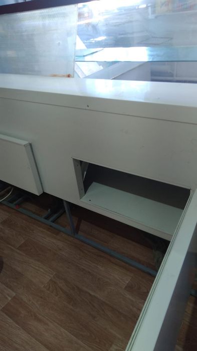 Продам морозильную витрину