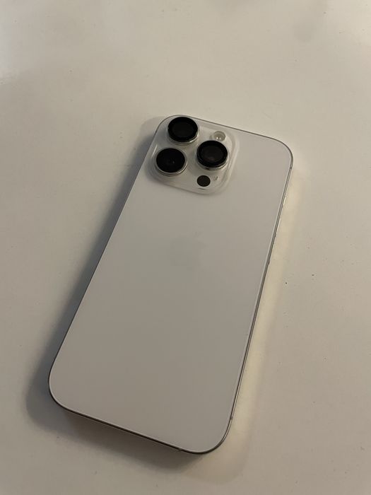 Iphone 16 Pro + 2 huse!