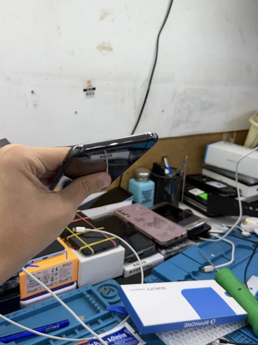 iphone 11 pro max 64gb срочни сотилади