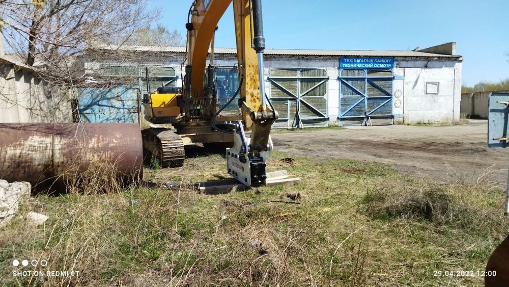 Экскаватор в аренду cat и sany есть гидромолот