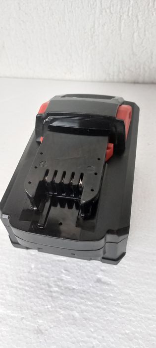 Acumulator profesional Milwaukee Li-Ion High-Output 12Ah 18v original