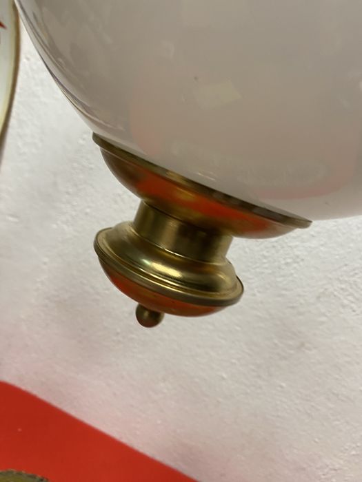 Италиански полилей с месингова основа и млечно стъкло