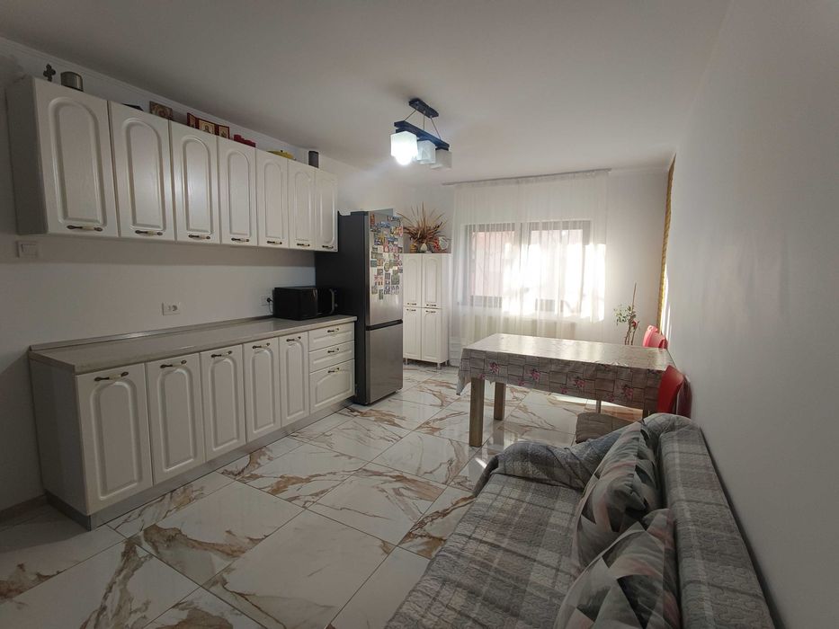 De vanzare apartament 3 camere