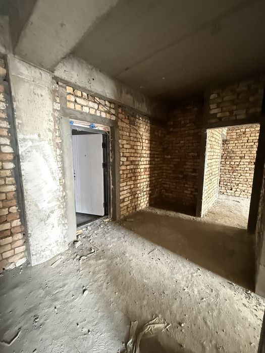 Kvartira sotiladi. 3-xonali, 4- etaj , Eshonguzar city