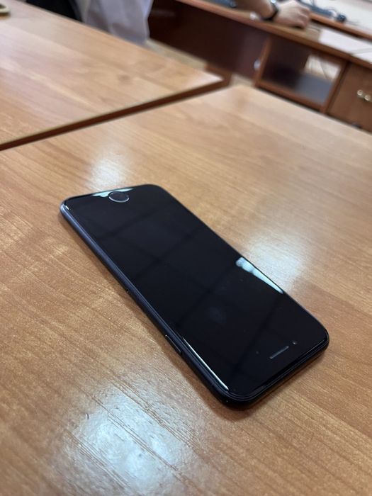 Продаю айфон se 2020