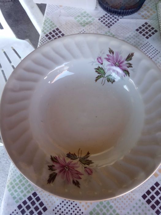 Български Порцеланови чинии дълбоки.